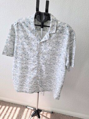 CARIBBEAN MEN XL WHITE WITH LIGHT GRAY STRIP AND TROPICA BLUE PRINT SHORT SLEEVE